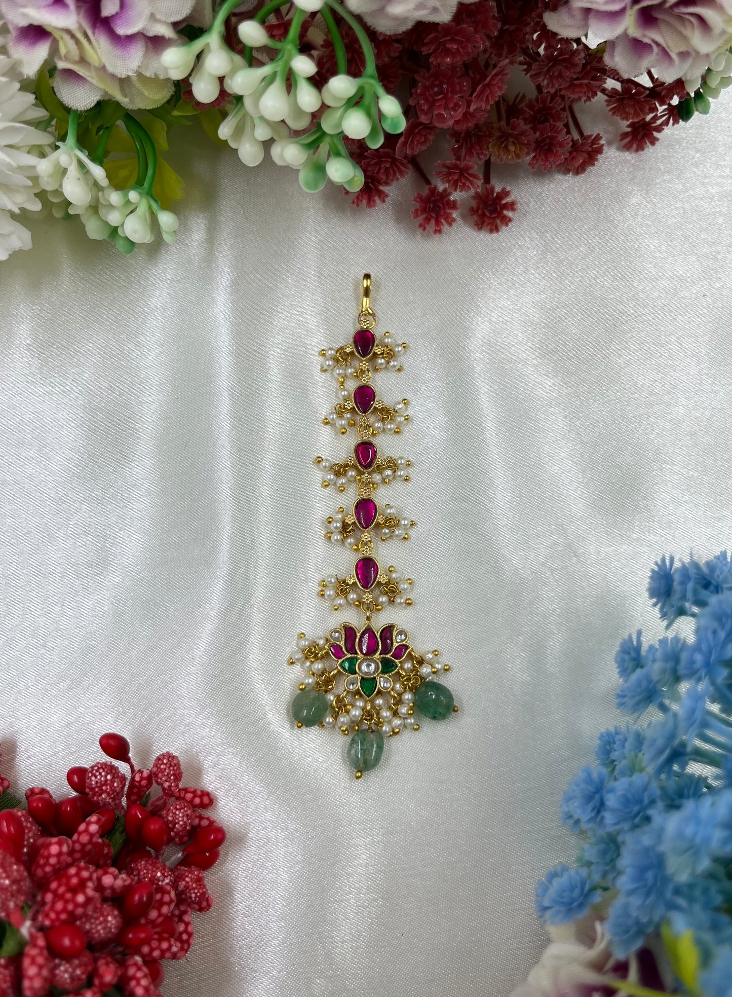 Deepa Pachi Kundan Mang Tika