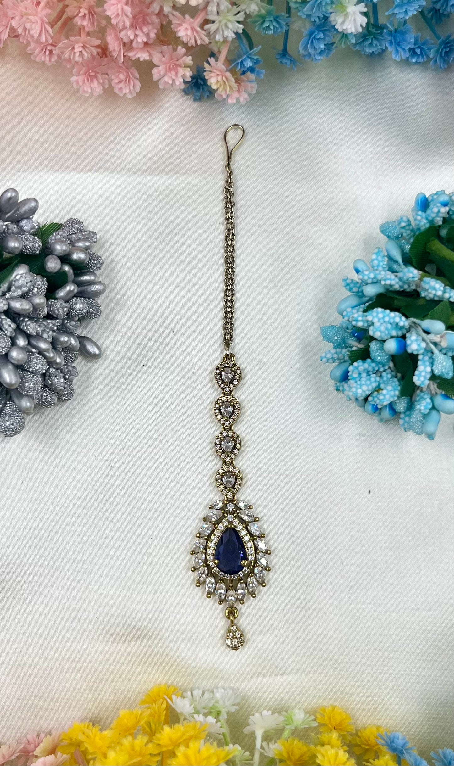 Aditi Victorian Mang Tika