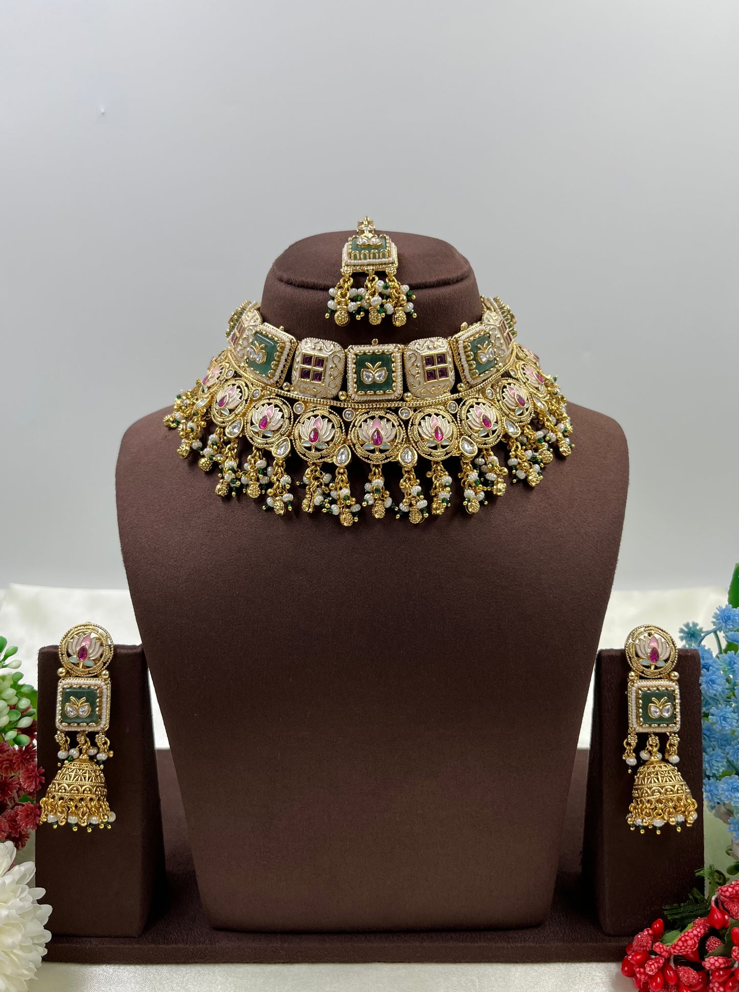 Sura Rajwadi Choker Necklace ￼