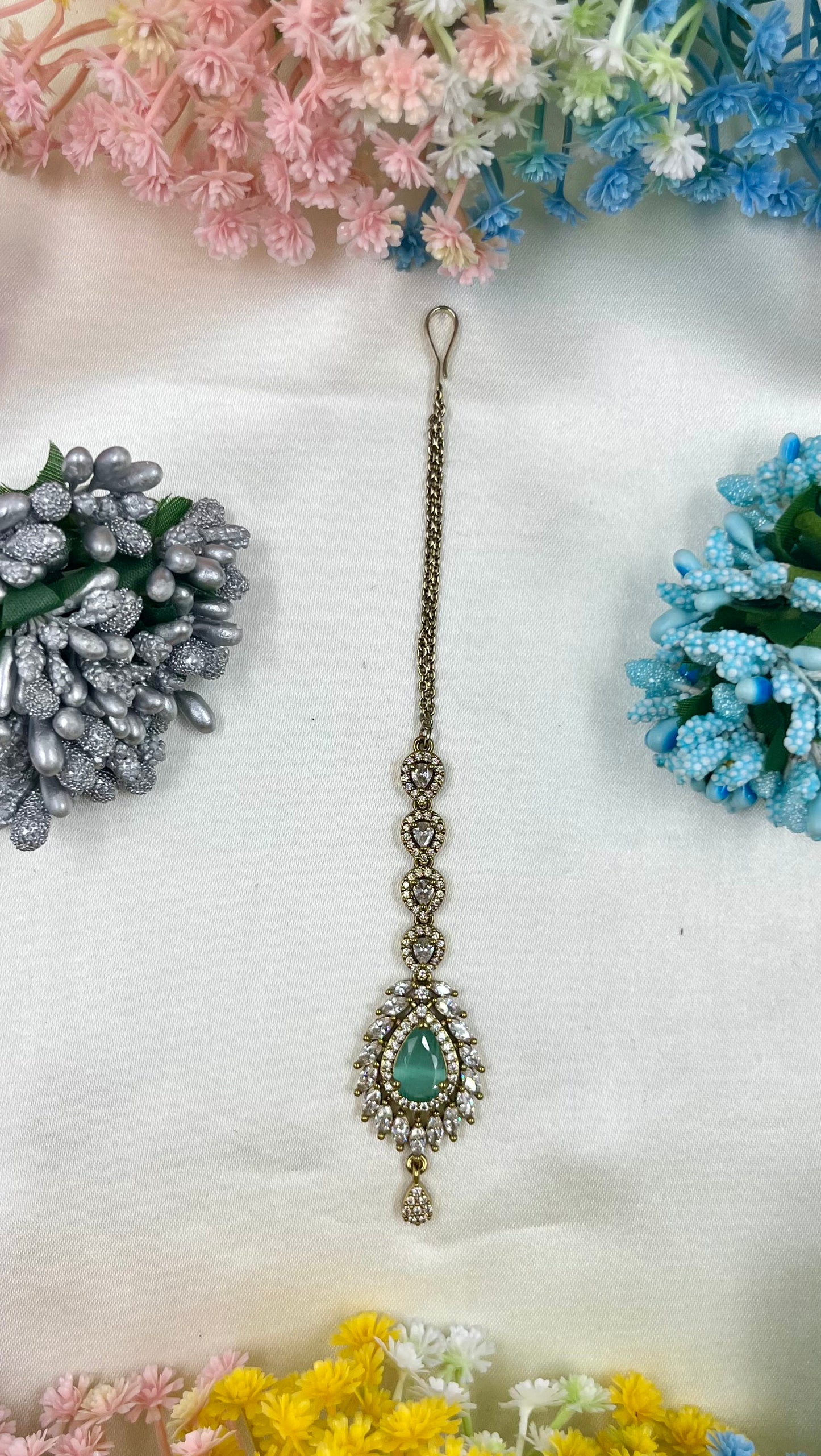 Aditi Victorian Mang Tika