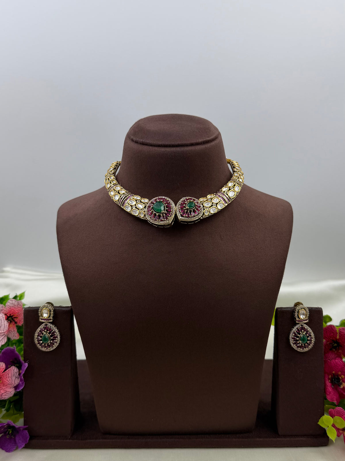Ishani Victorian Delicate Necklace Set