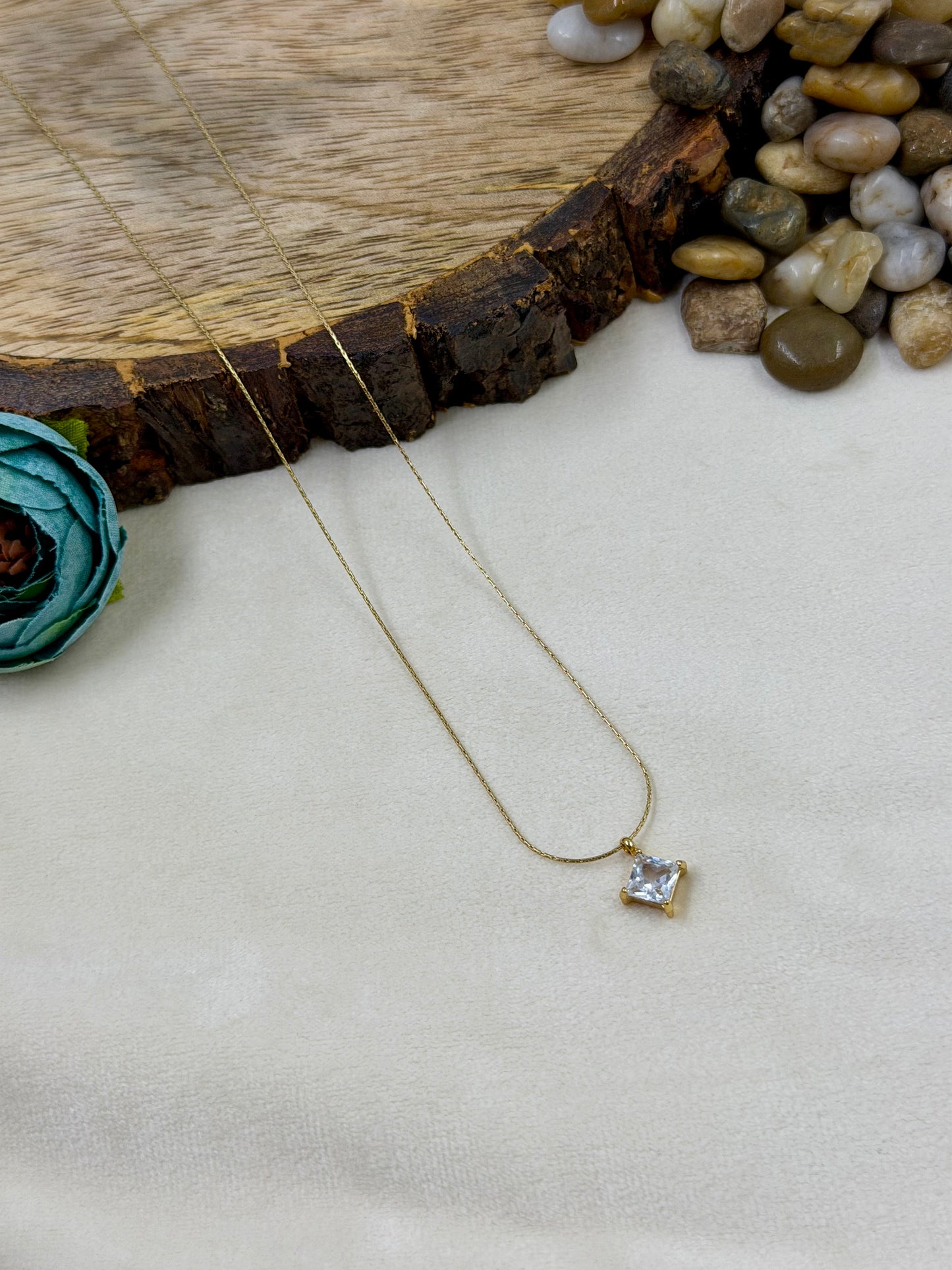 Minimal Emerald Gold Chain