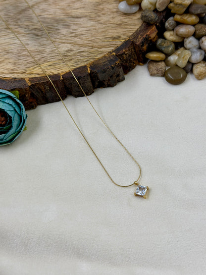 Minimal Emerald Gold Chain