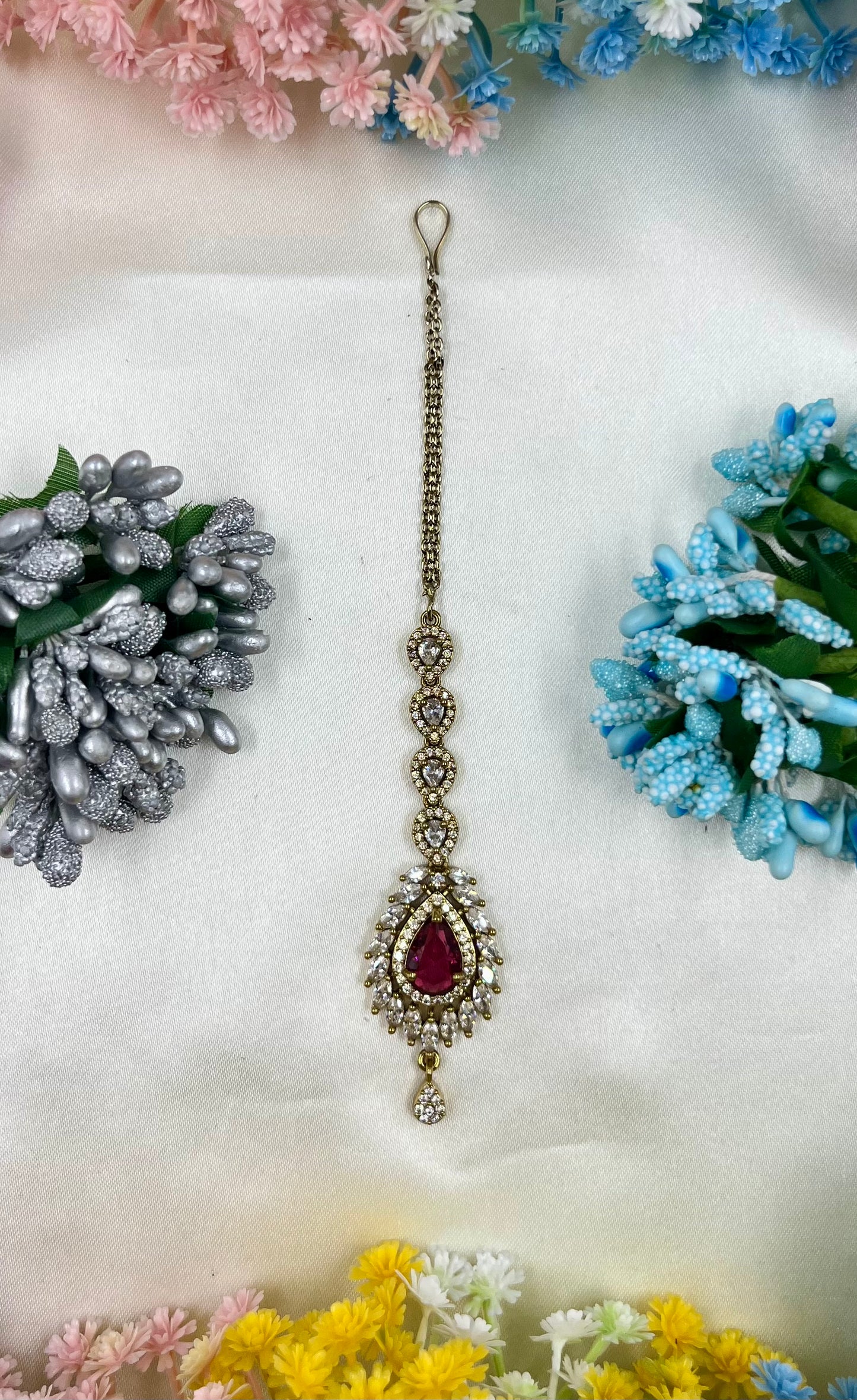 Aditi Victorian Mang Tika