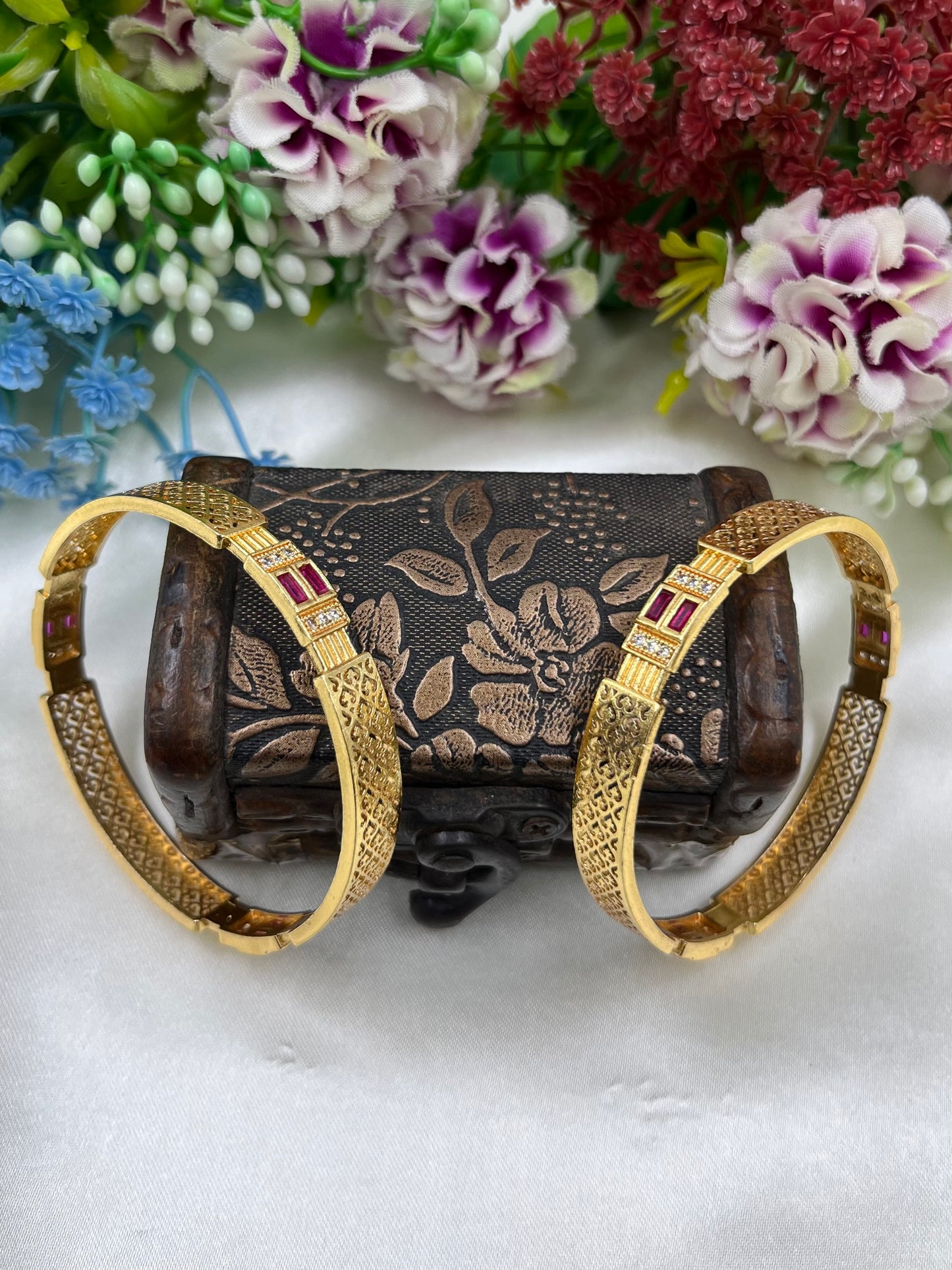 Dhanvi Gold Bangles