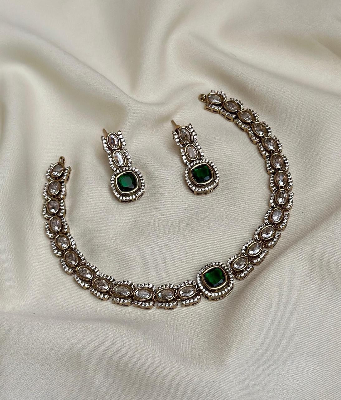 Sem Delicate Victorian Necklace Set