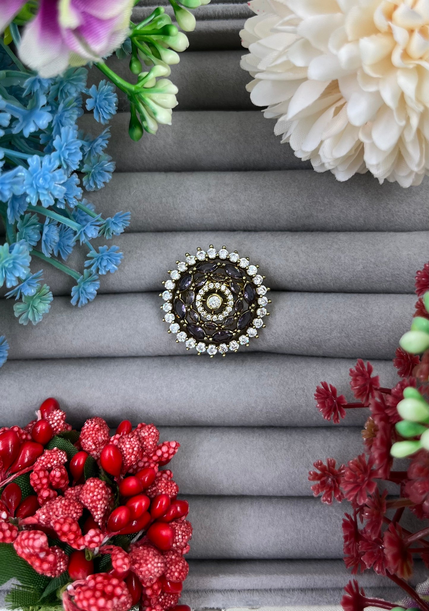 Regal Victorian Ad Ring