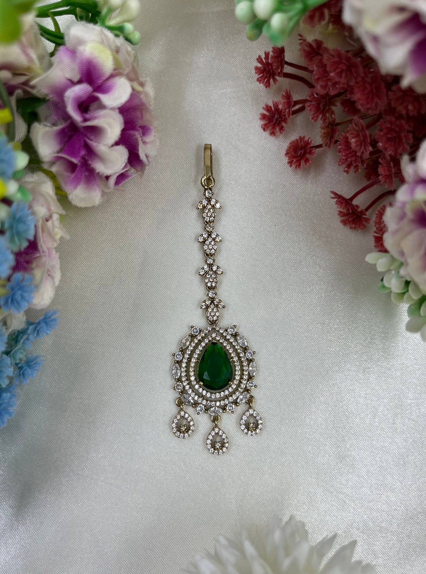 Madhuri Victorian Mang Tika