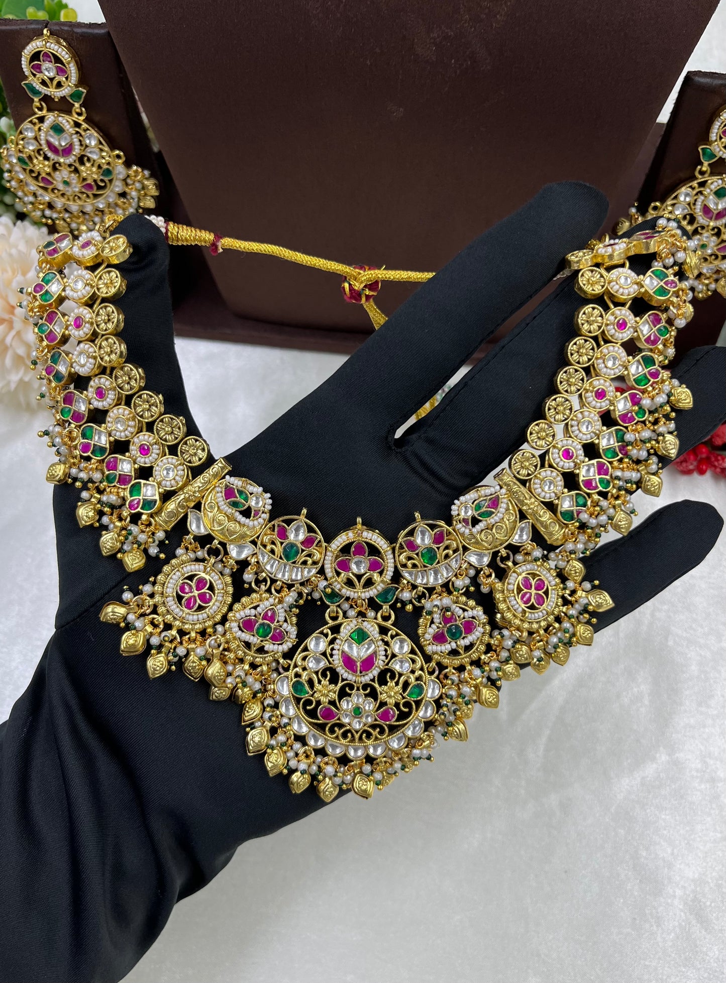 Emerald Pachi Kundan Necklace