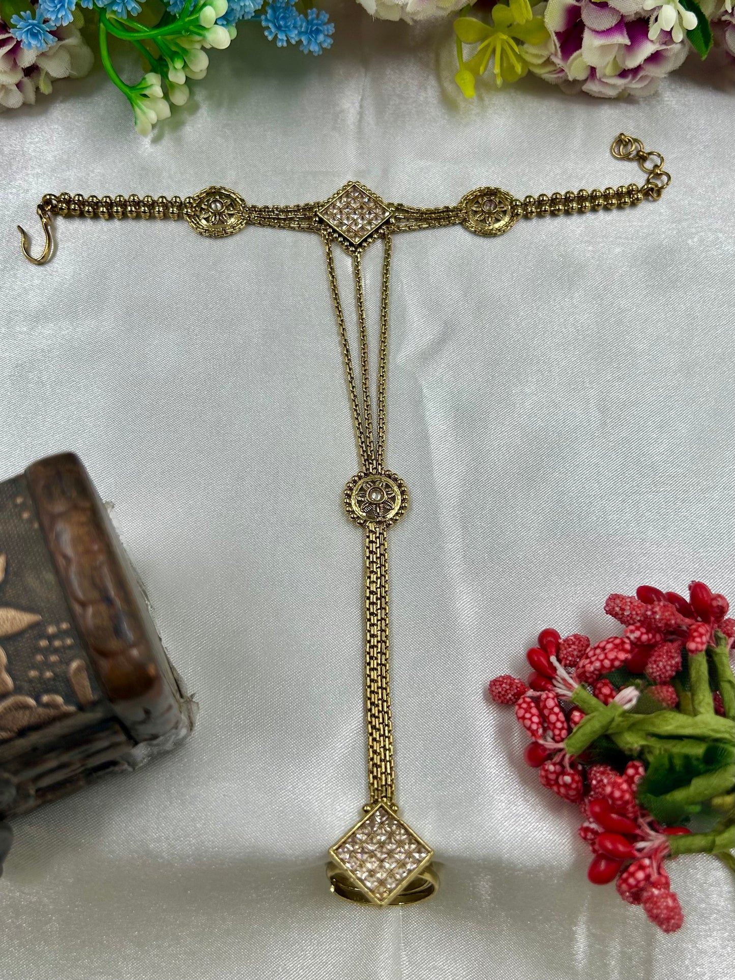 Zoya Victorian Hath Panja (One Pis)
