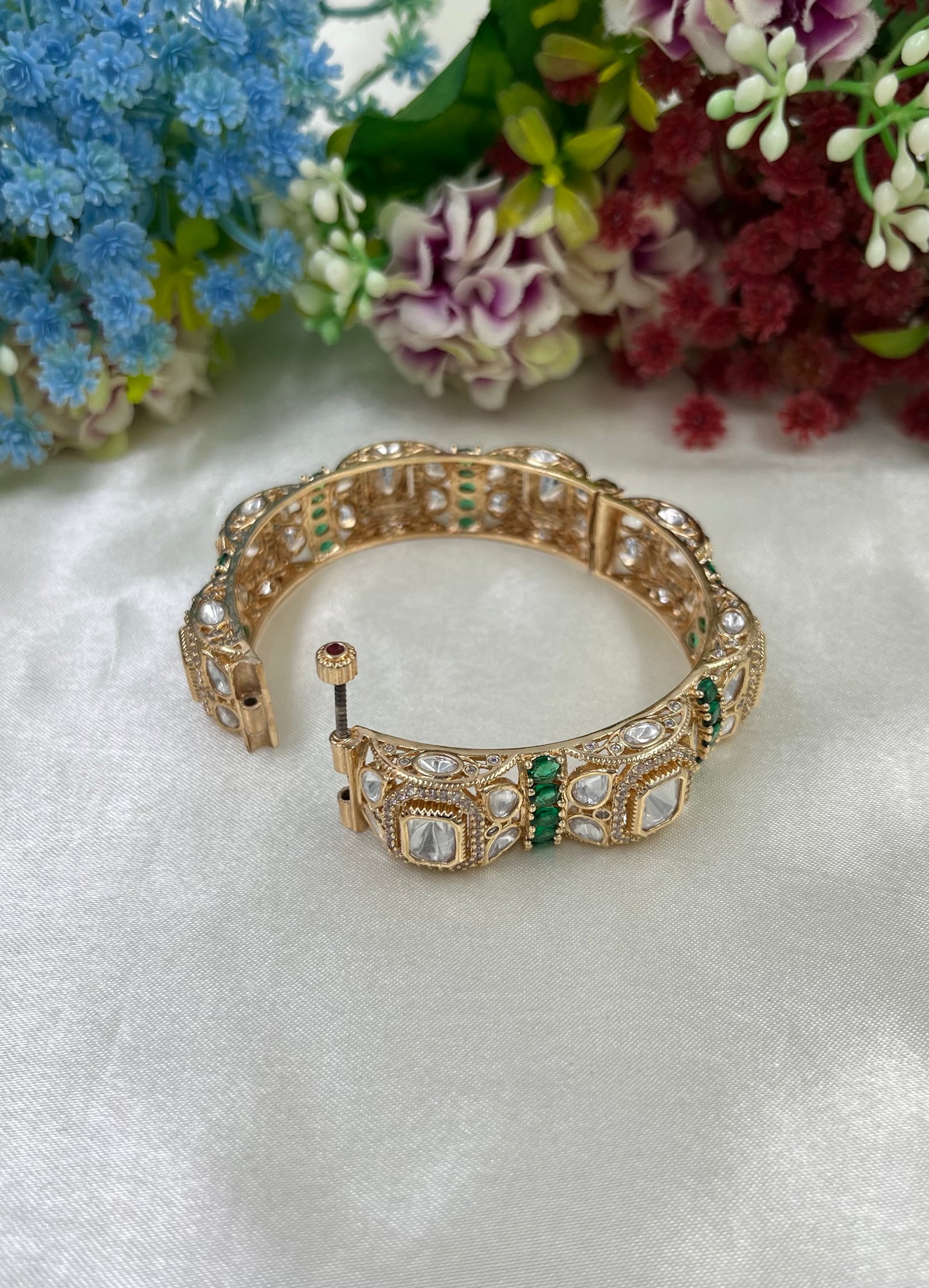 Leela Moissanite Kundan Bangles [Openable]