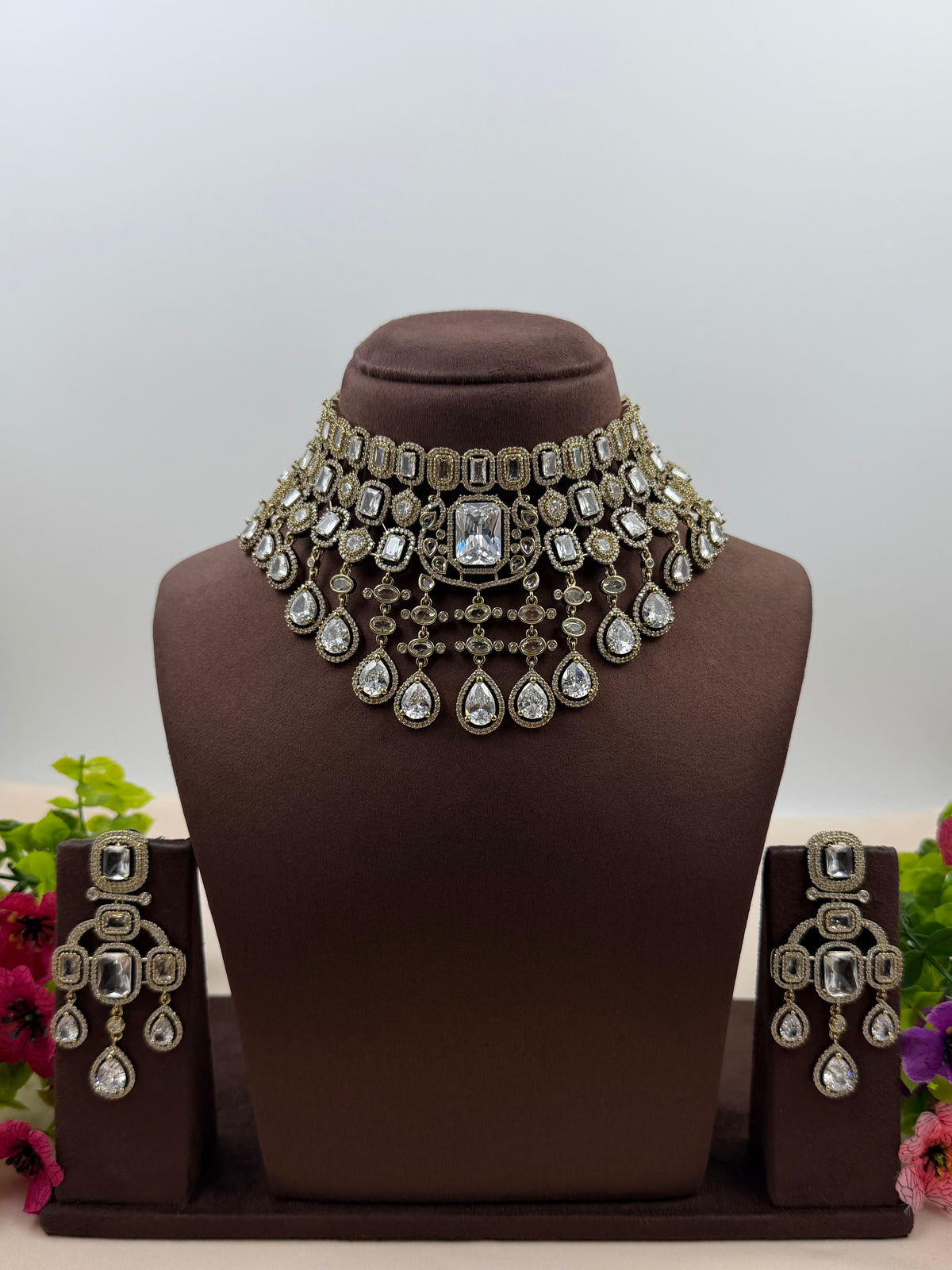 Tanvi Victorian Choker Necklace Set