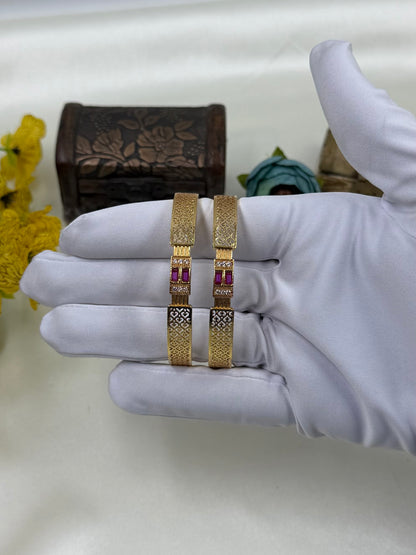 Dhanvi Gold Bangles
