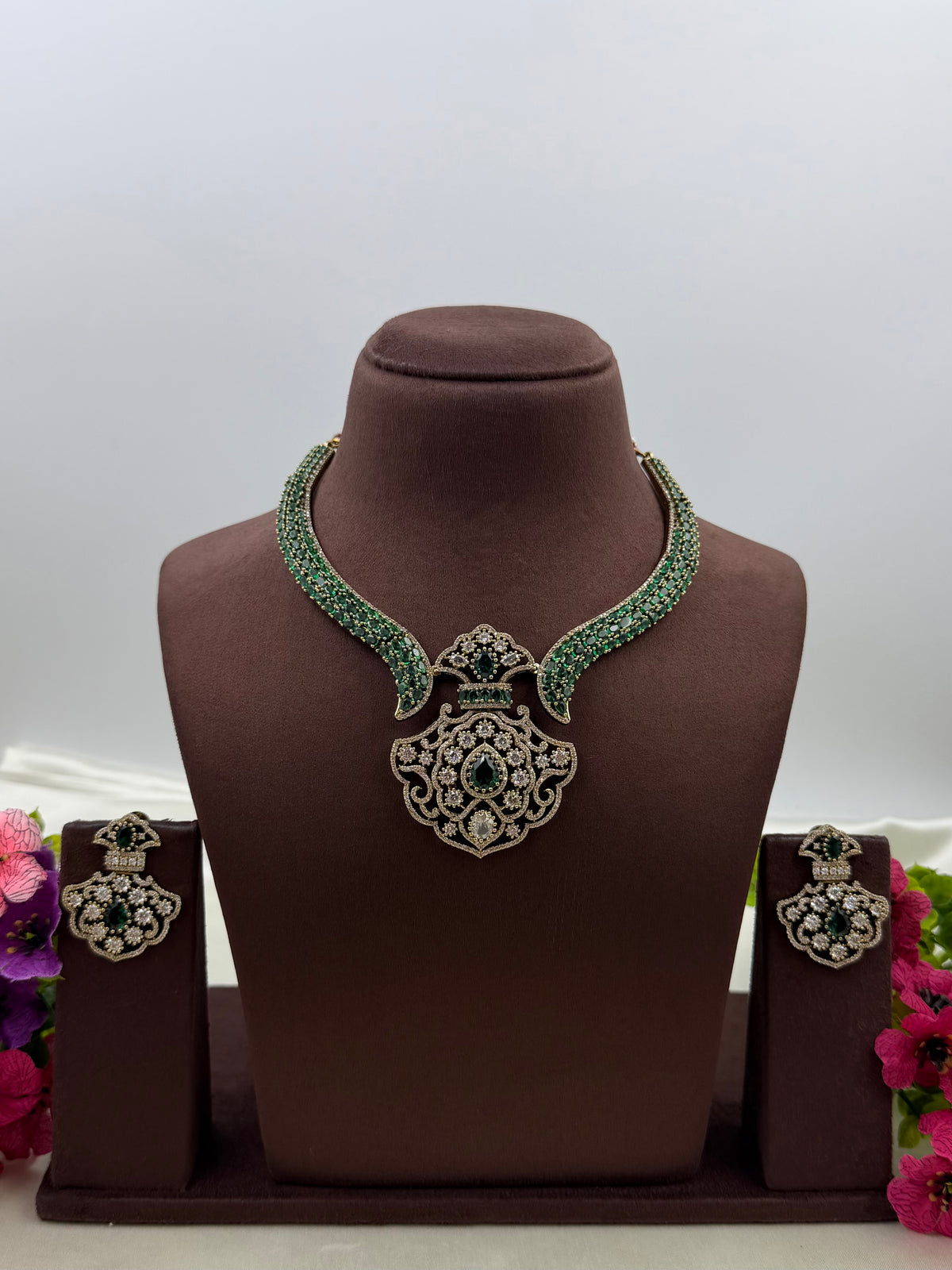 Neerja Victorian Necklace Set