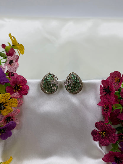 Hina Victorian Ad Earring