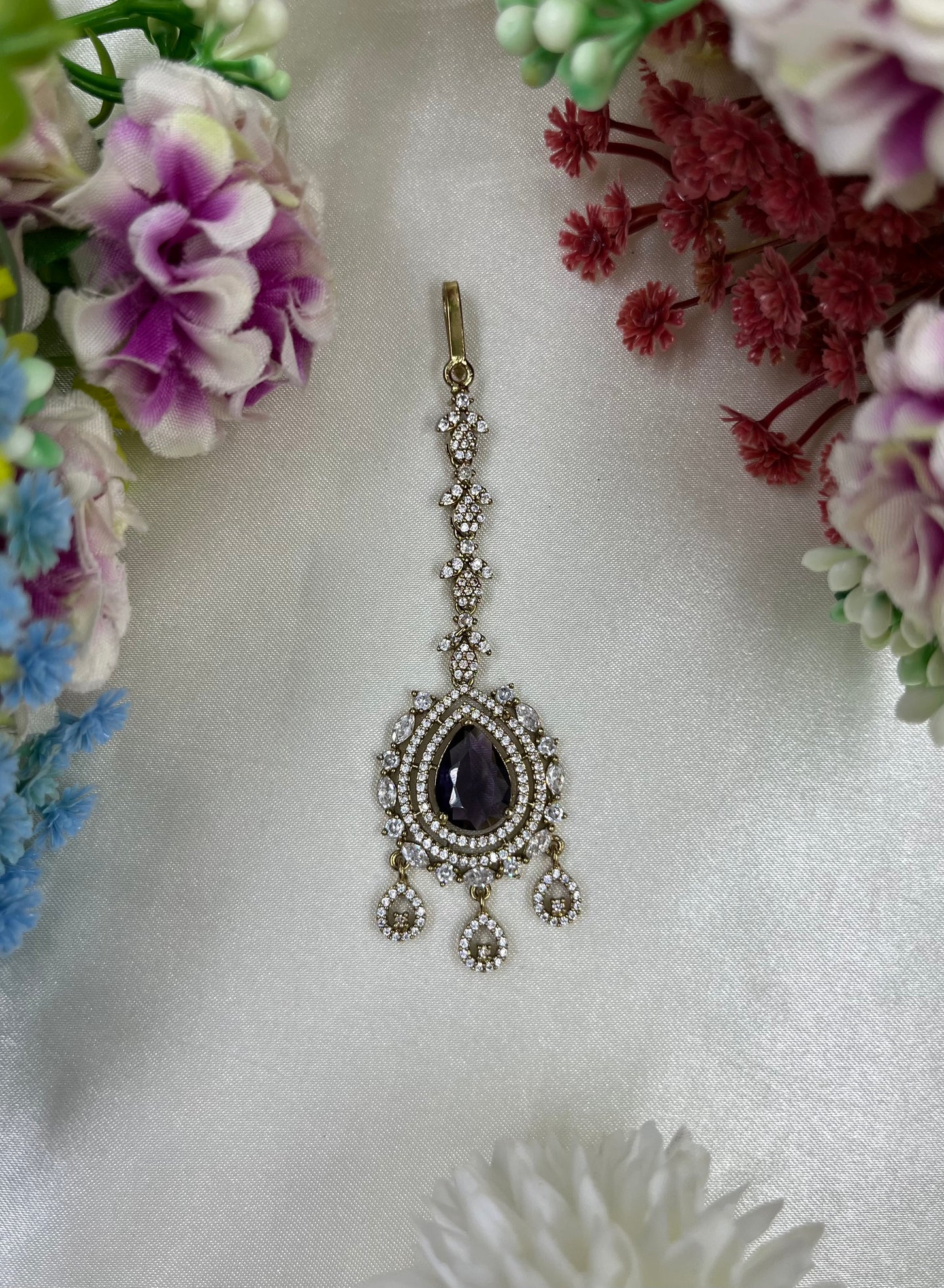 Madhuri Victorian Mang Tika