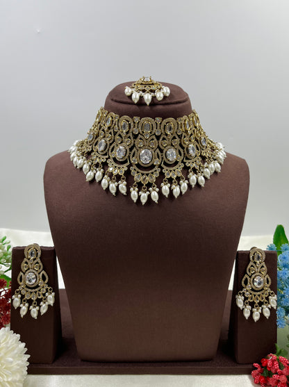 Suniti Premium Victorian Choker Necklace