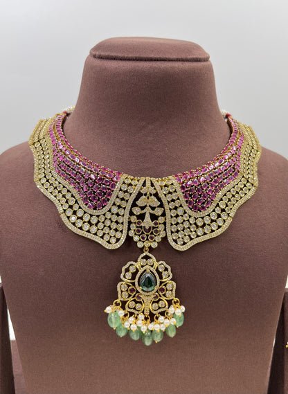 Isha Victorian Classic Glow Necklace