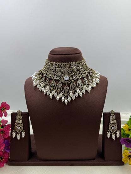 Vinita Victorian Choker Necklace Set