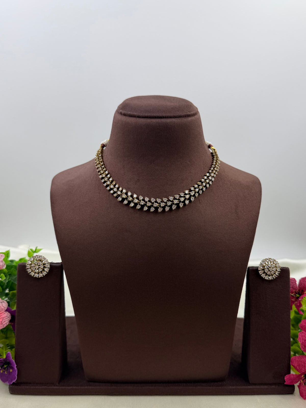 Shruti Victorian Delicate Necklace Set