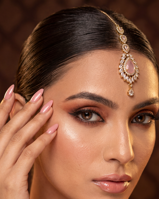 Aditi Victorian Mang Tika