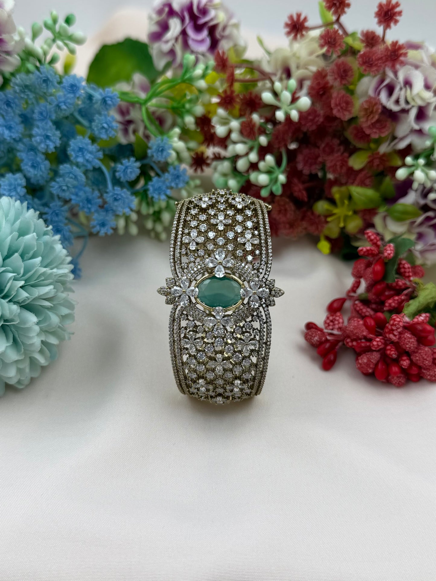 Phoebe Premium Victorian Bracelet (Openable)