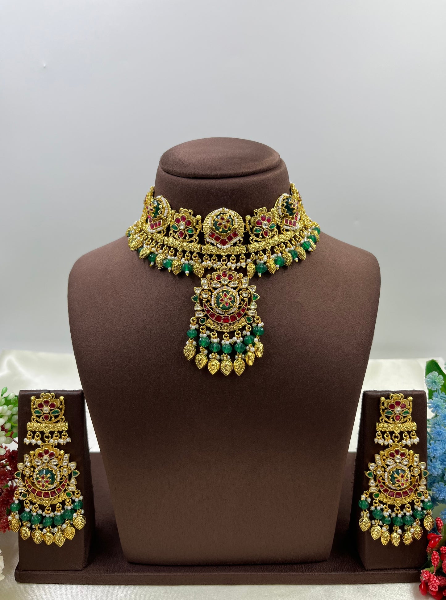 Swara Pachi Kundan Choker Necklace