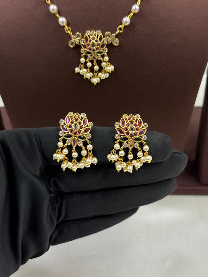 Yukta Traditional Pearl Delicate Necklace ￼