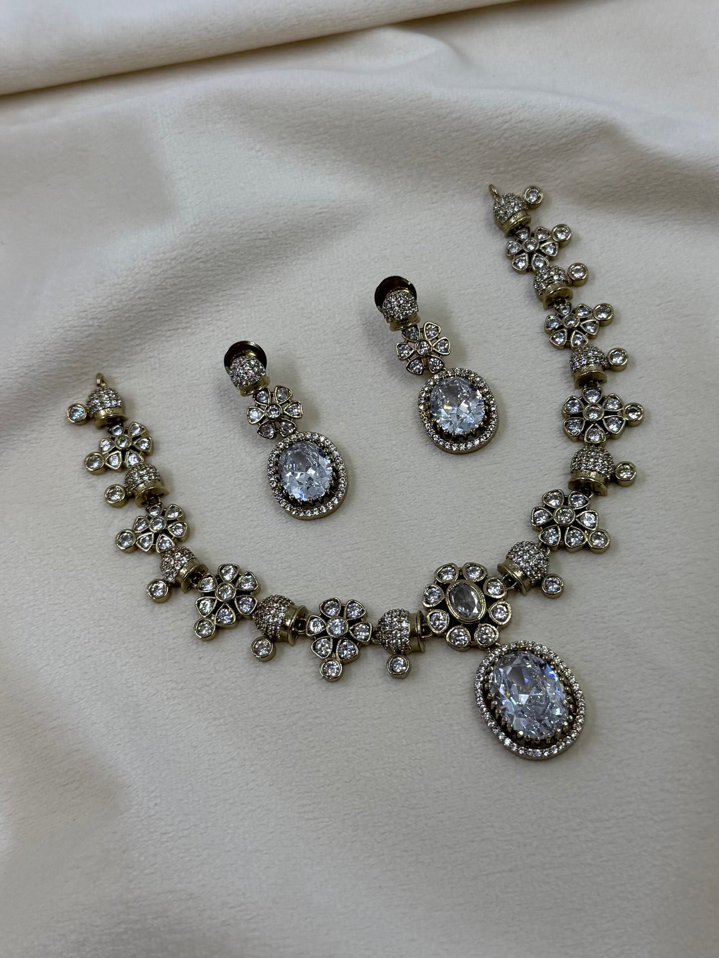 Anne Victorian Delicate Necklace￼