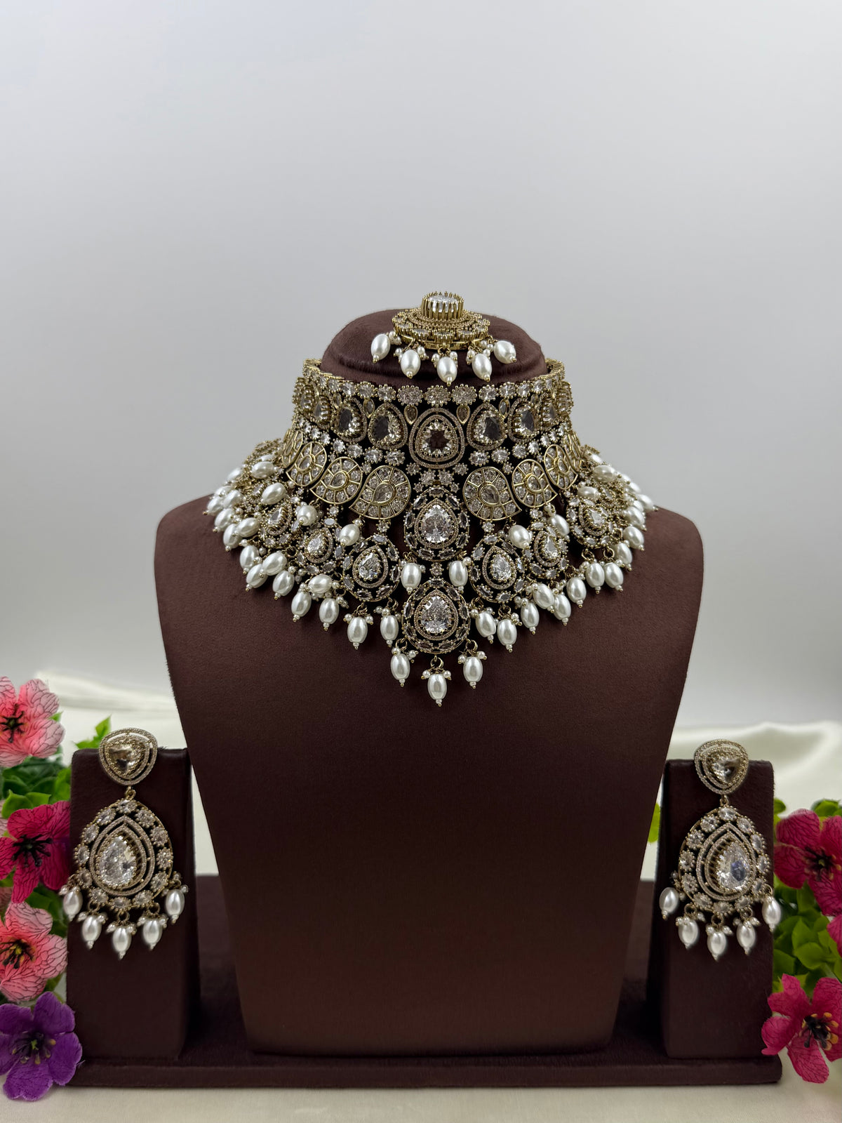 Archita Victorian Choker Necklace Set