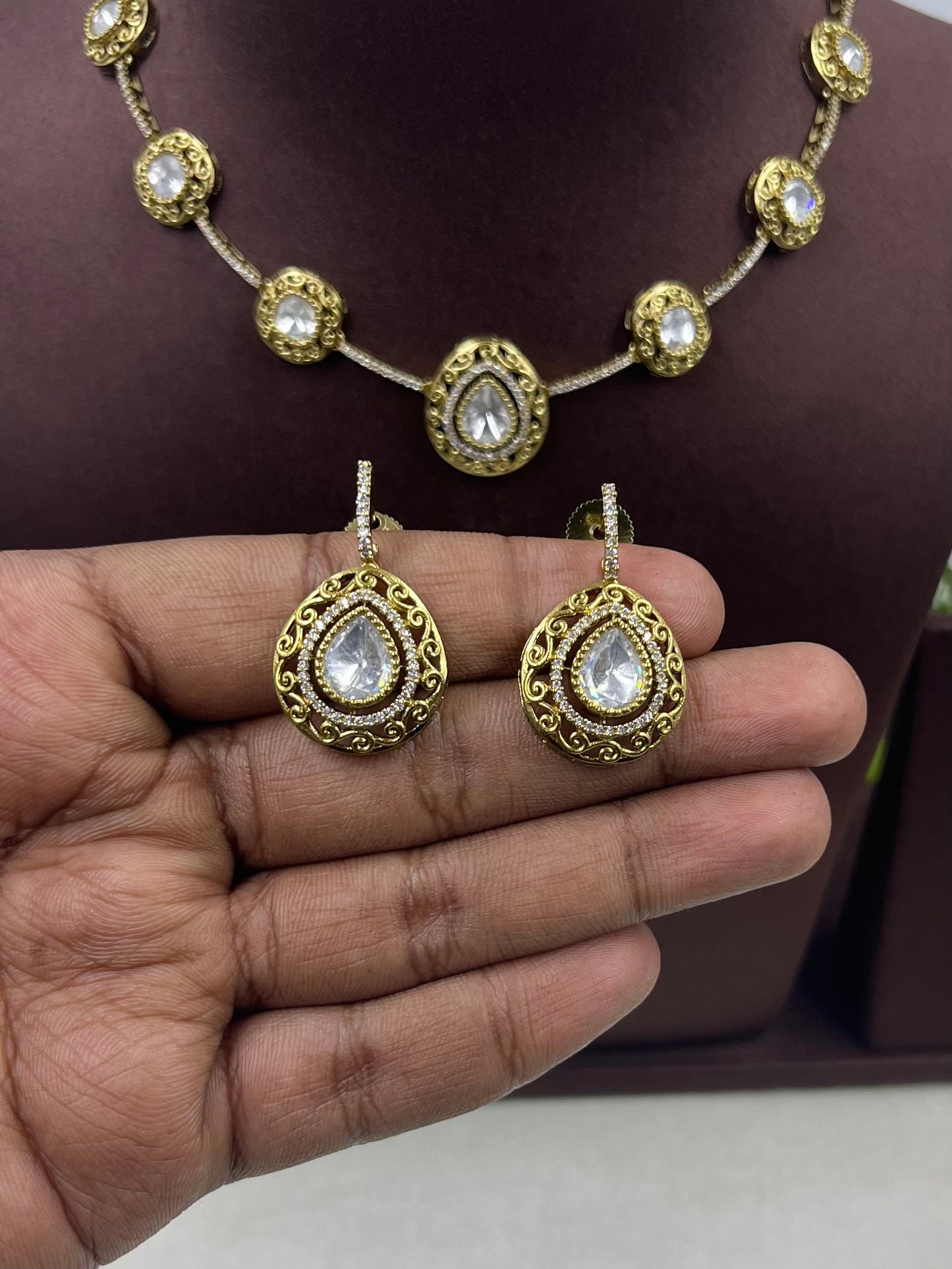 Aarti Victorian Delicate Necklace