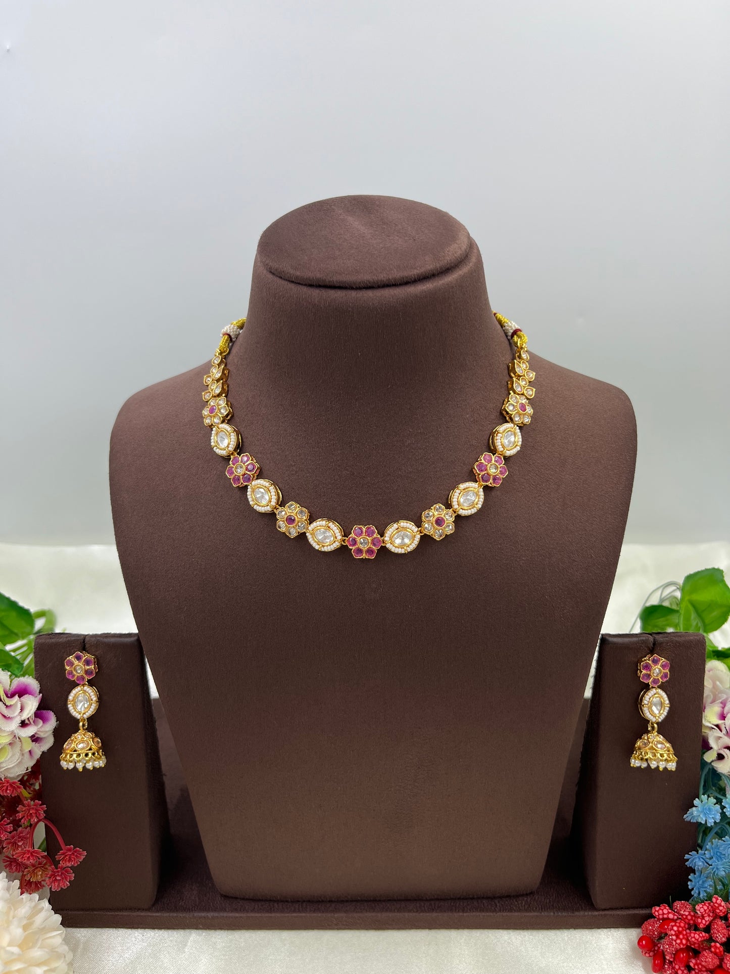 Rera Delicate Kundan Necklace