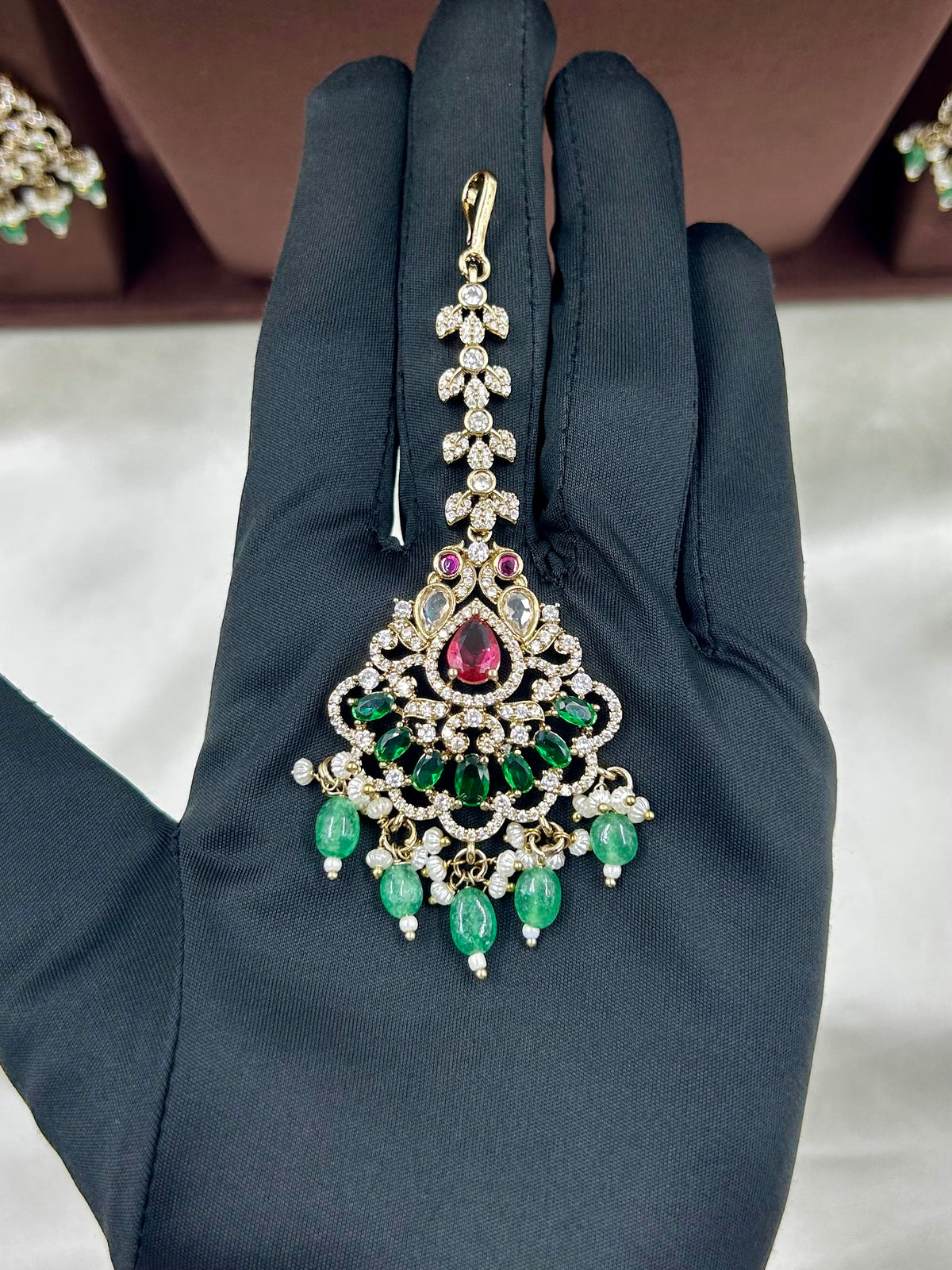 Hina Victorian Premium Necklace Set