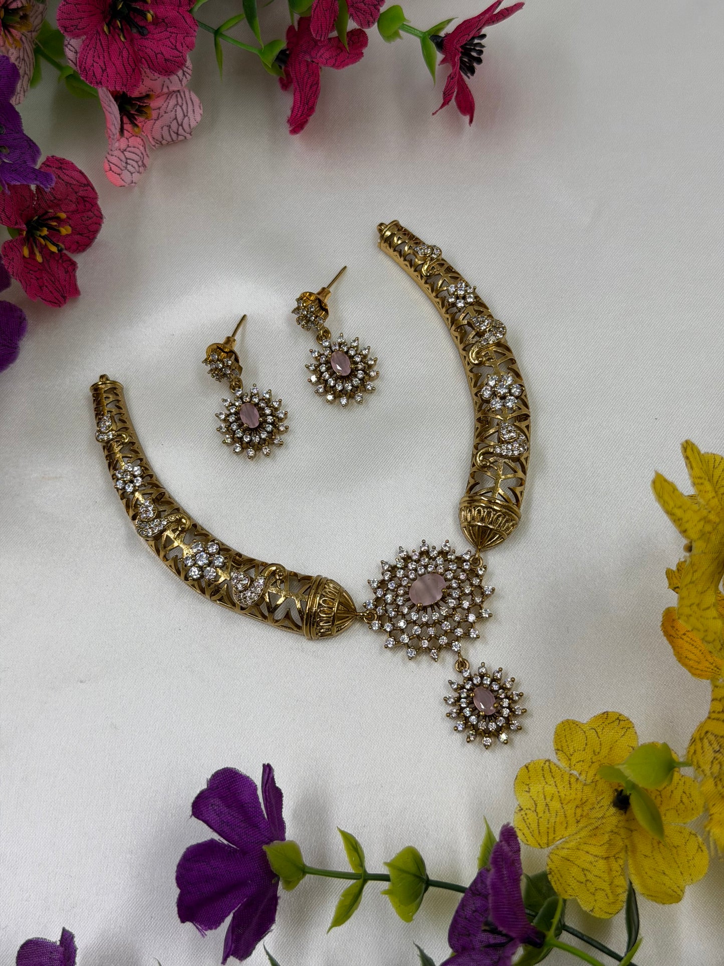 Kanika Victorian Traditional Hasli Necklace