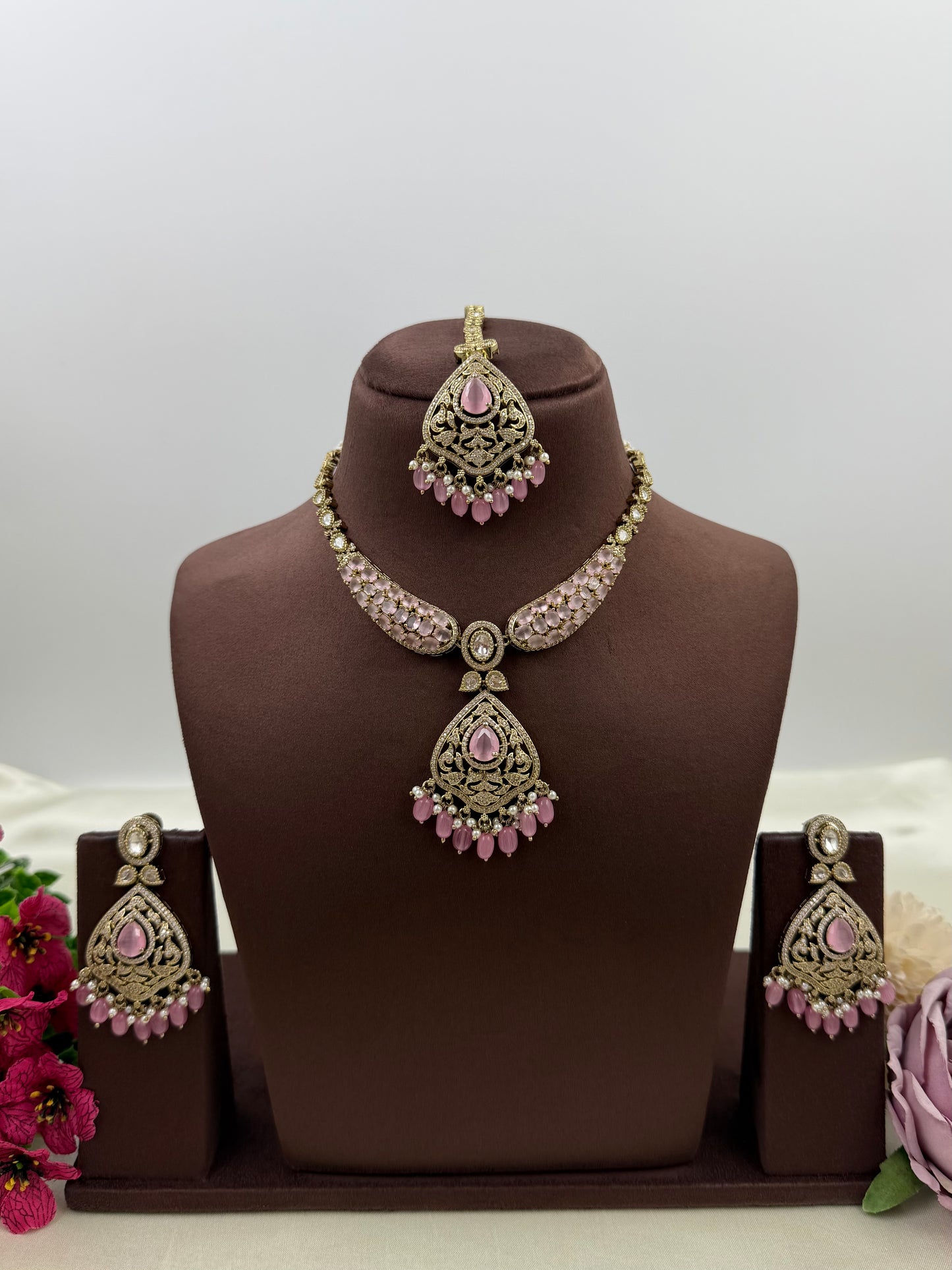 Vinita Victorian Hasli Necklace Set