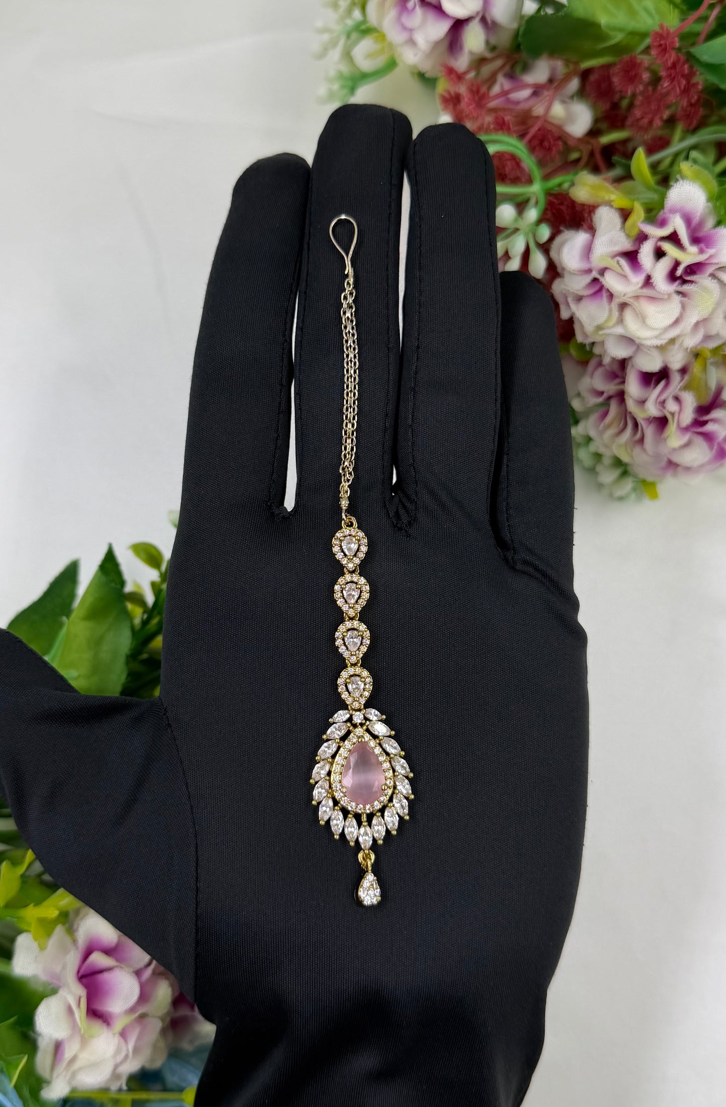 Aditi Victorian Mang Tika