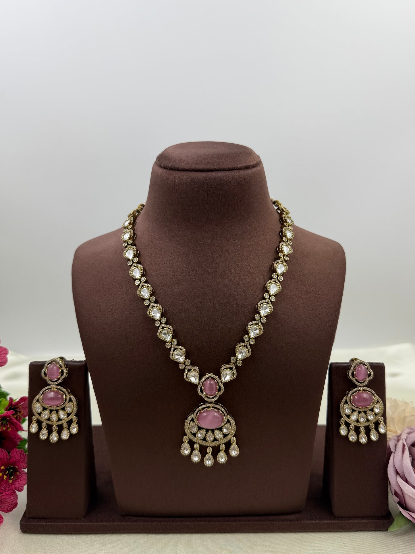 Samyukta Premium Victorian Necklace Set