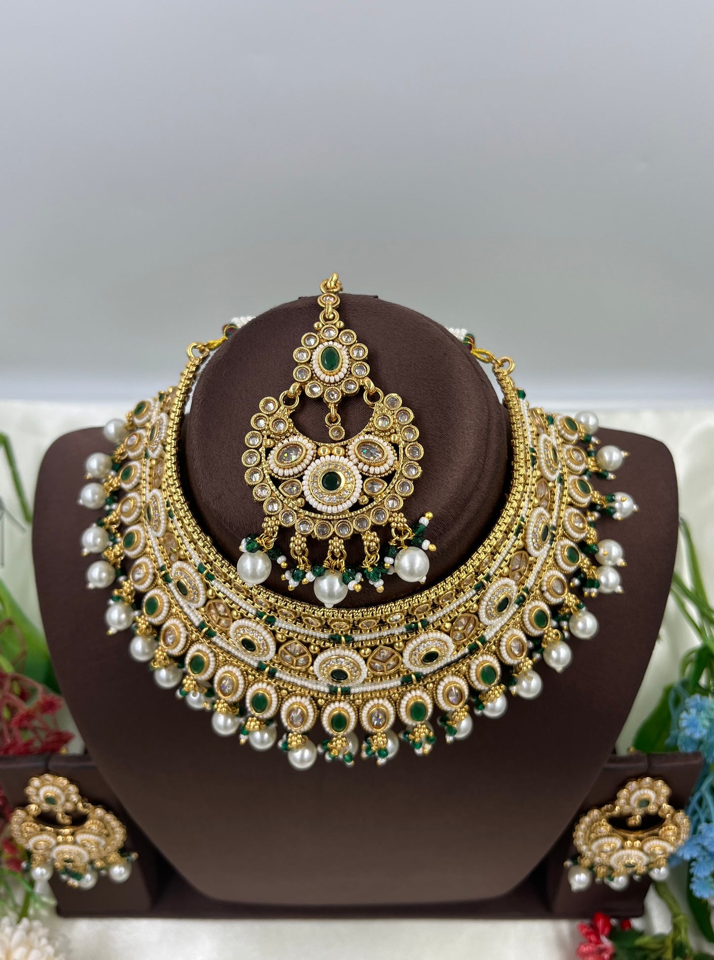 Sia Traditional Choker