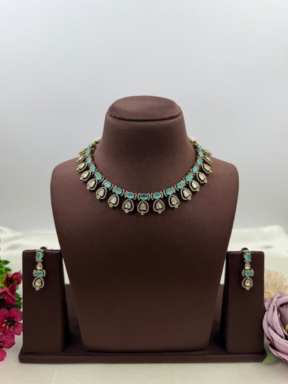 Hema Victorian Delicate Necklace Set