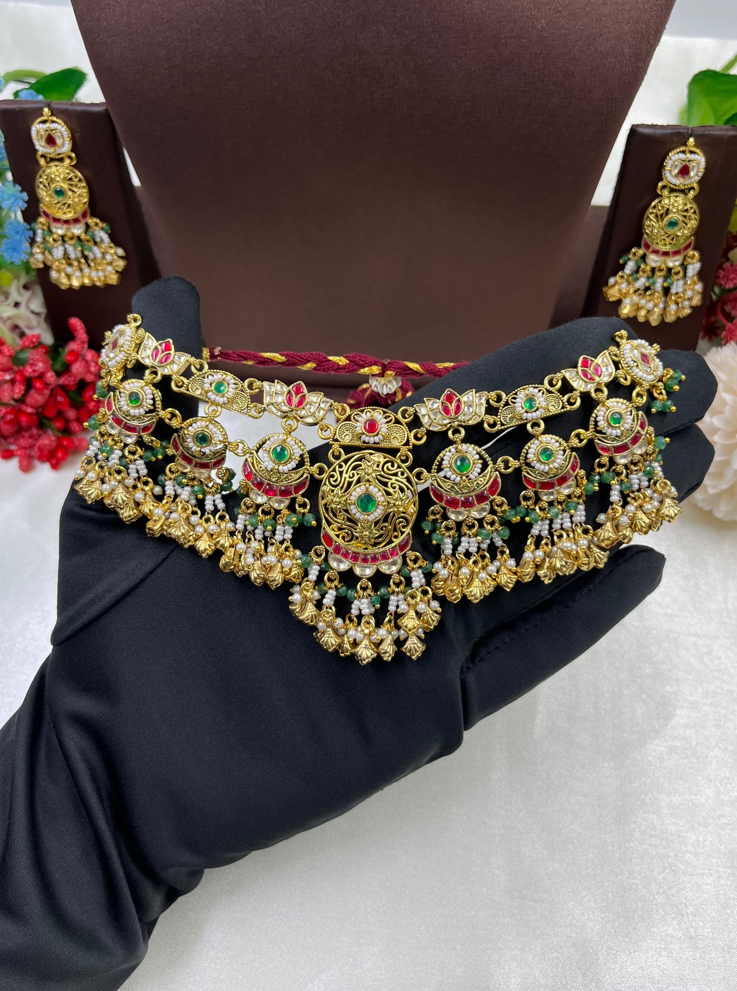 Suhani Pachi Kundan Necklace