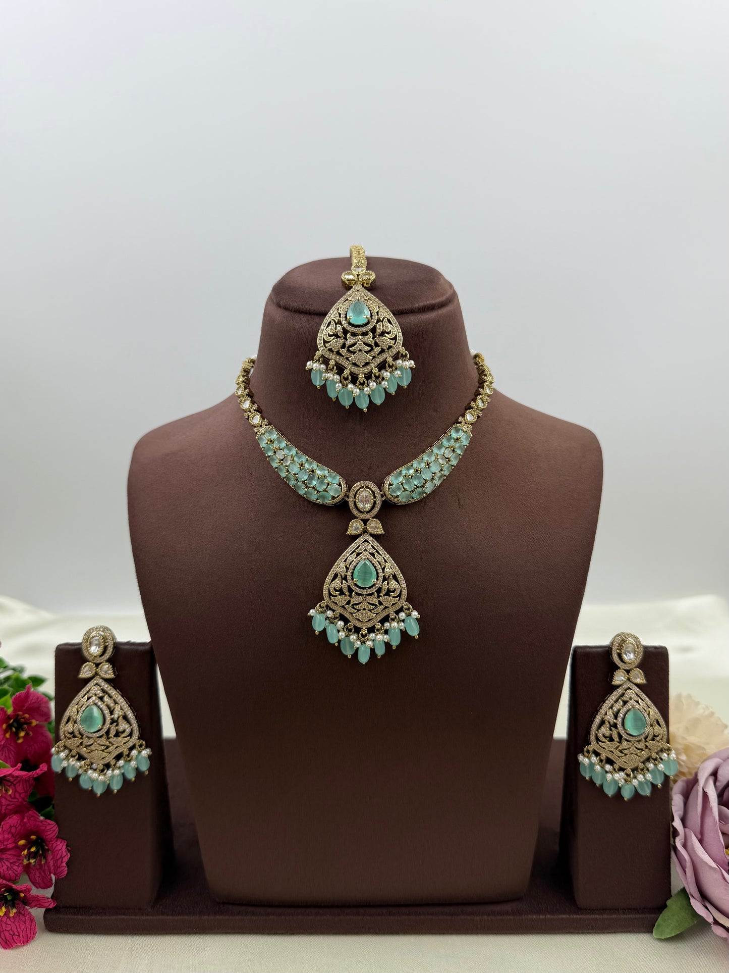 Vinita Victorian Hasli Necklace Set