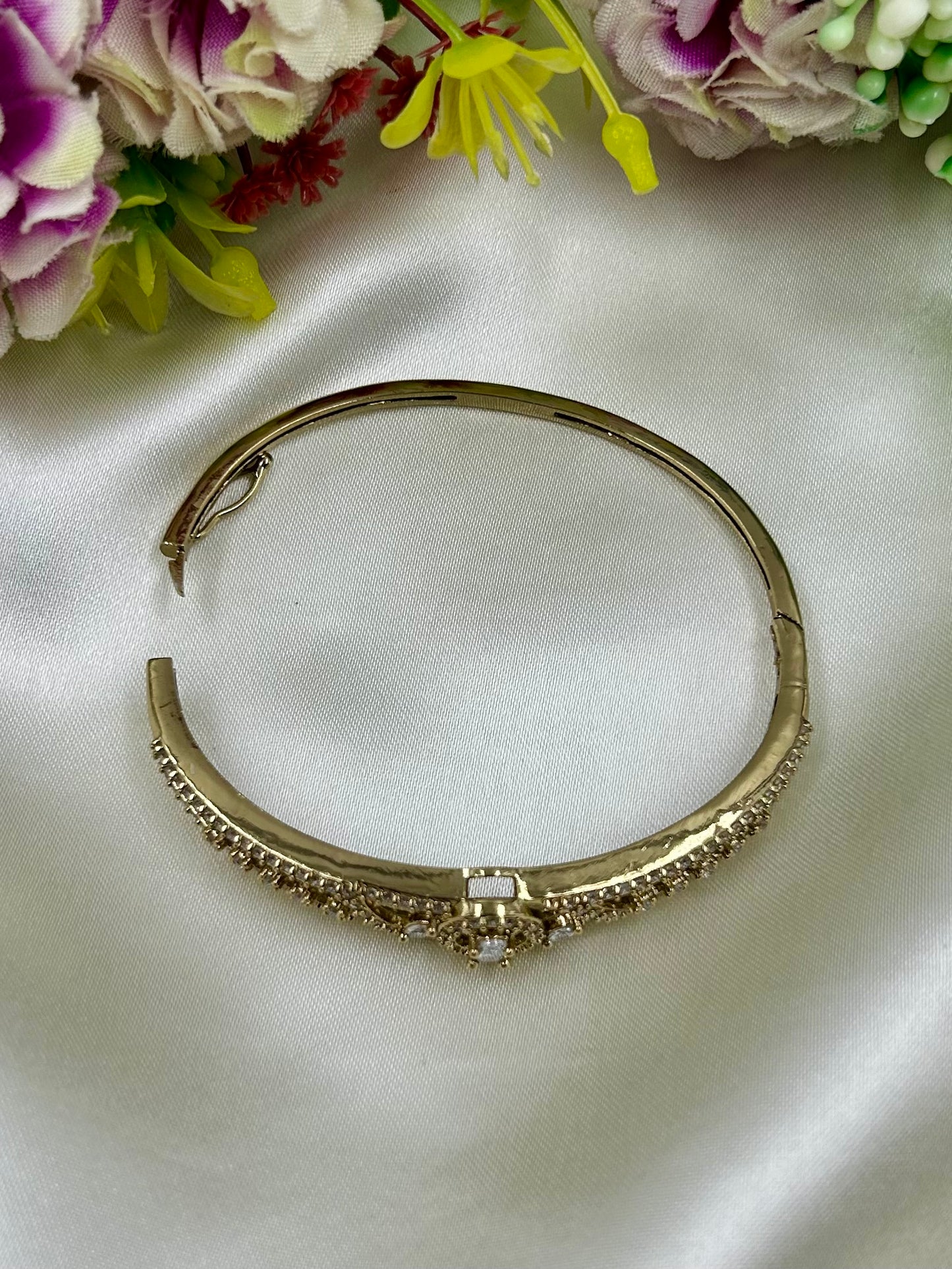 Vinita Victorian Bracelet (Openable)
