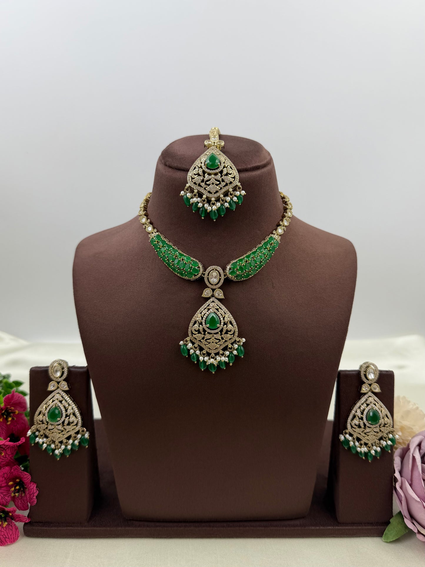 Vinita Victorian Hasli Necklace Set