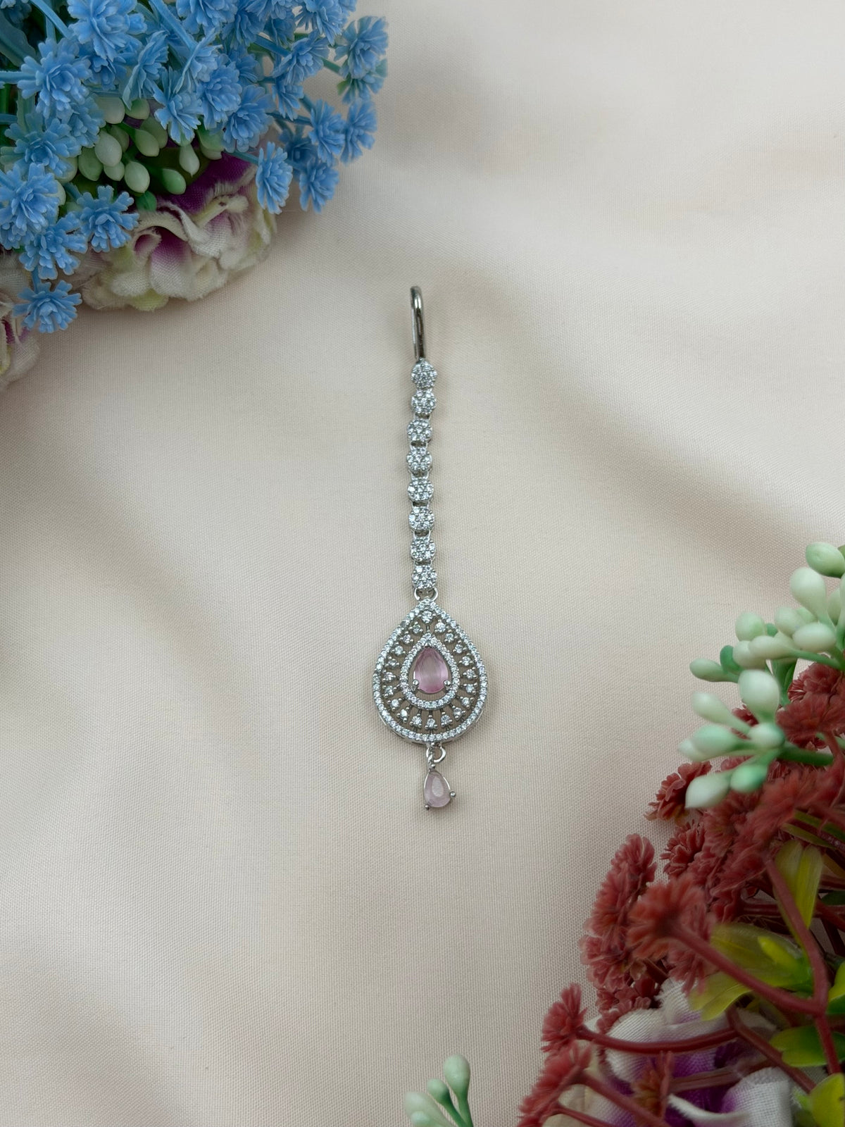 Avya American Diamond Mang Tika
