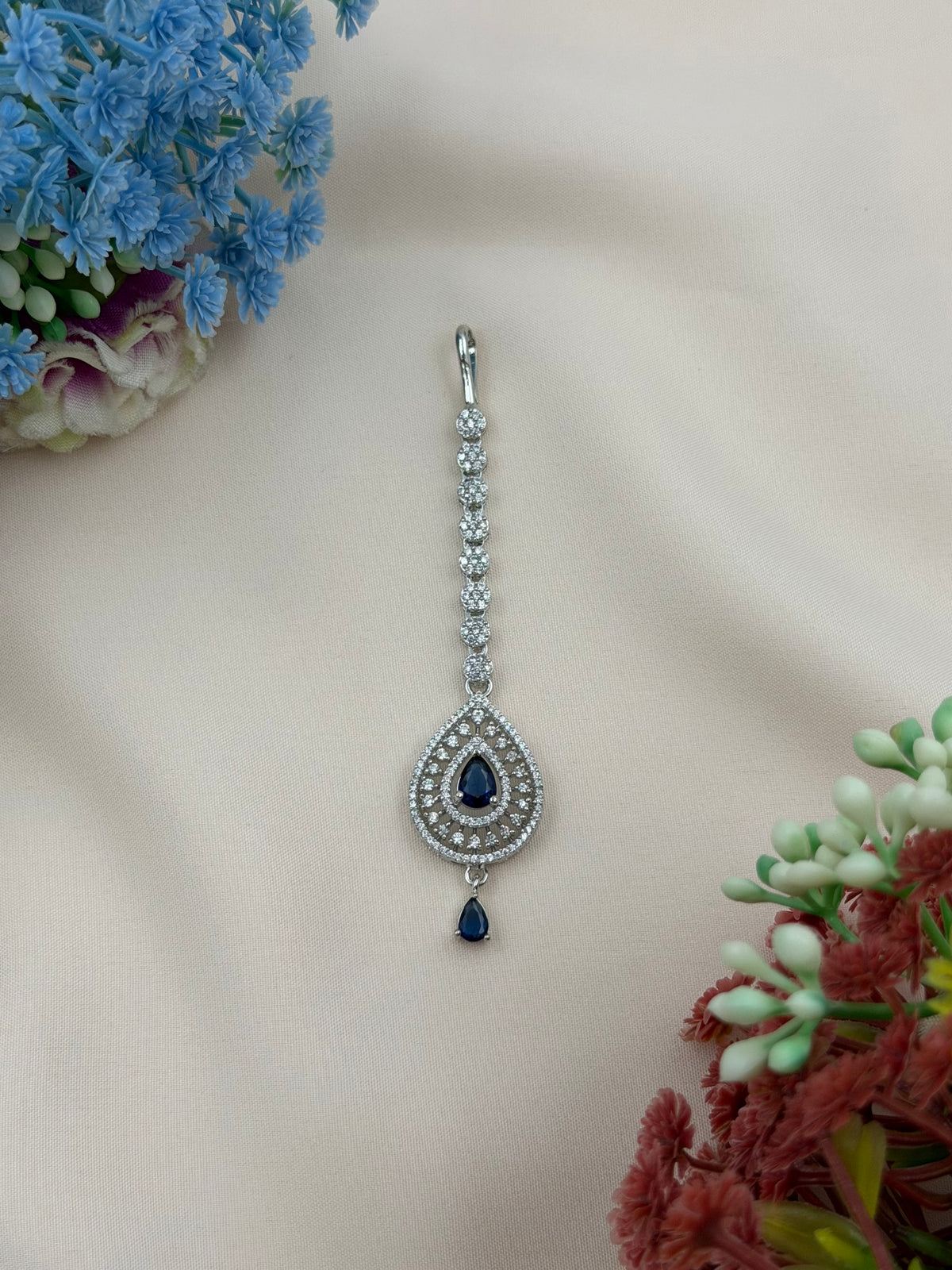 Avya American Diamond Mang Tika