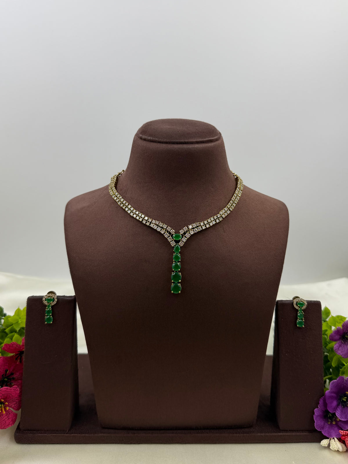 Iris Victorian Delicate Necklace Set