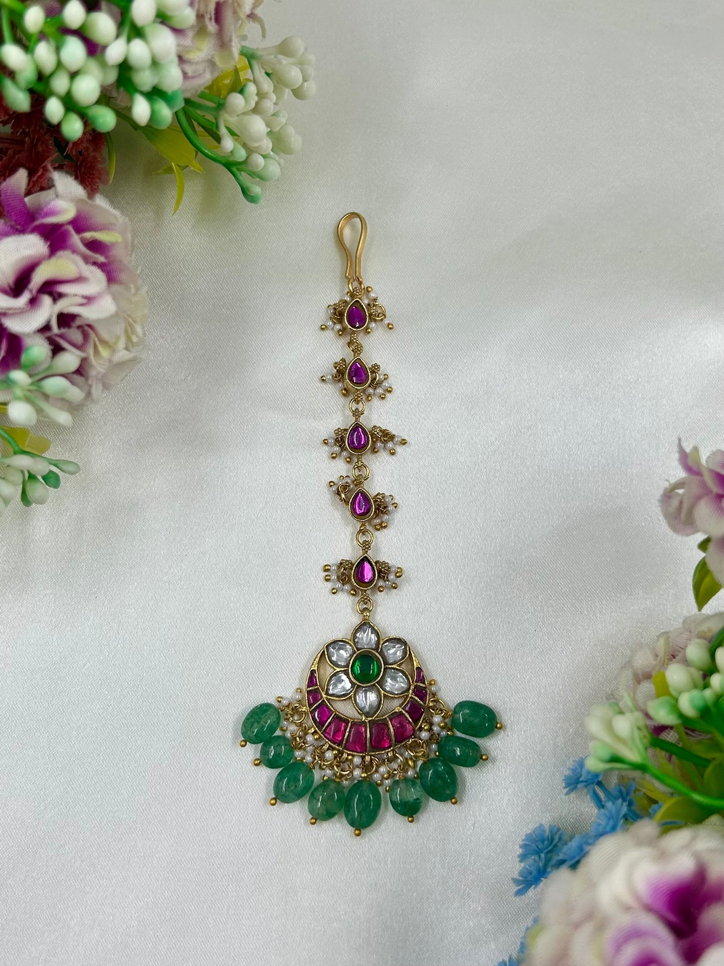 Prachi Pachi Kundan Mang Tika