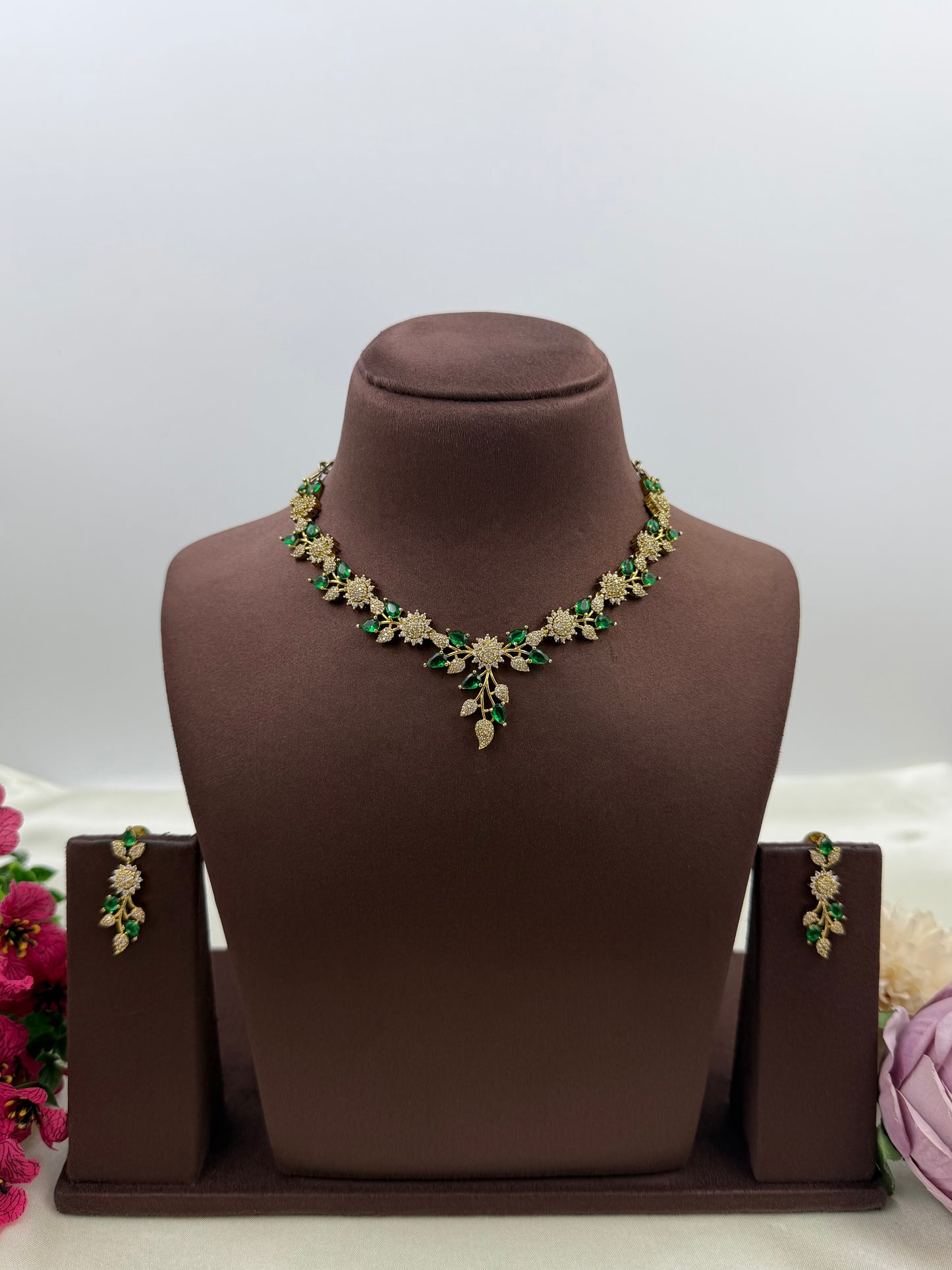 Avani Victorian Delicate Necklace Set