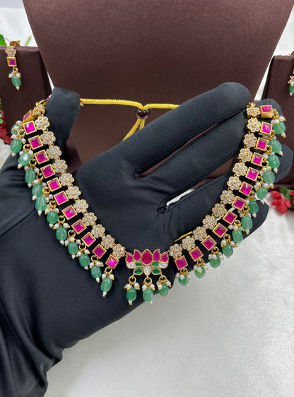 Disha Pachi Kundan Necklace