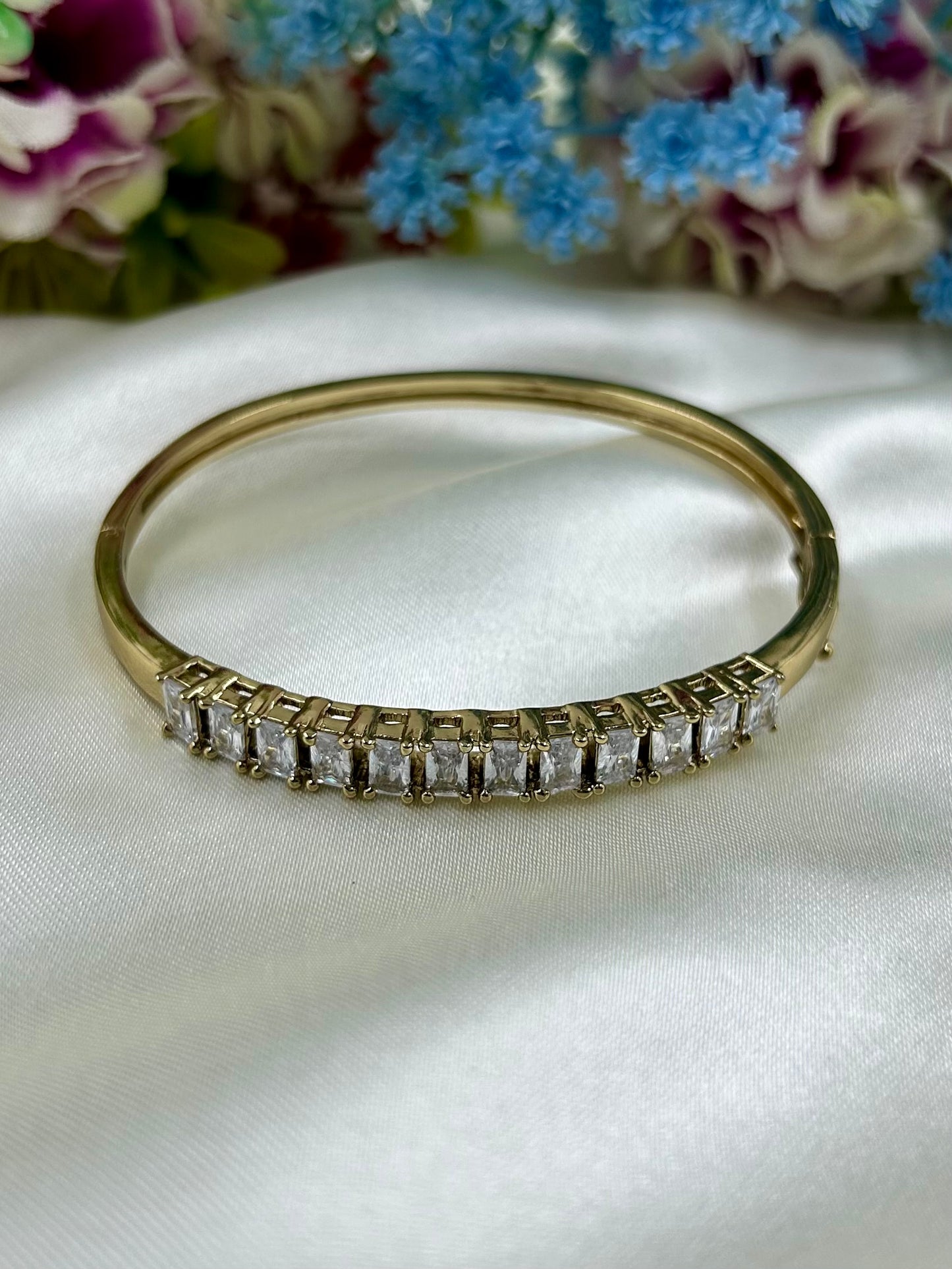 Shruti Victorian Bracelet (Openable)